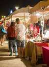 Marché nocturne d'artisanat local