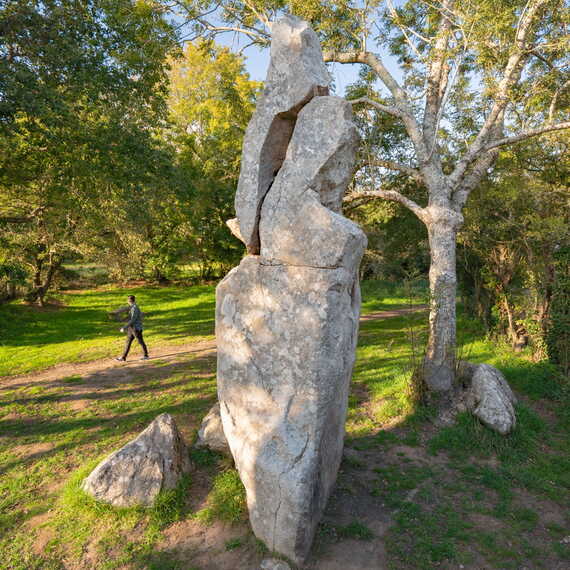 Les Géants de Kerzerho à Erdeven, accessibles à pied grâce au circuit de randonnée des mégalithes