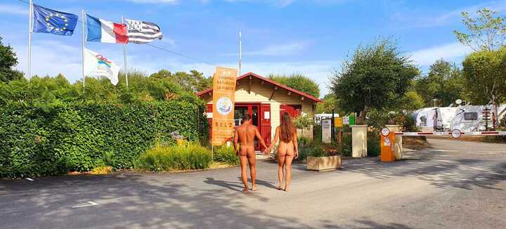 naturiste familie Camping naturiste CNBS la Pinède Campings | Quiberon Baai